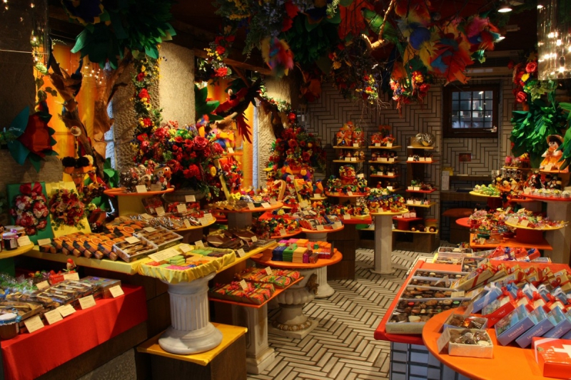 boutique-SERANON-min_candy_store_chocolate_shop_chocolate_switzerland-393515