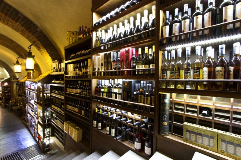 boutique-SERANON-min_world_street_travel_shop_canon_georgia_wine_bottles-429767